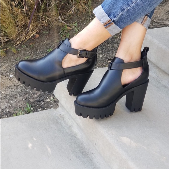 Black Chunky lug sole bootie - Picture 7 of 8